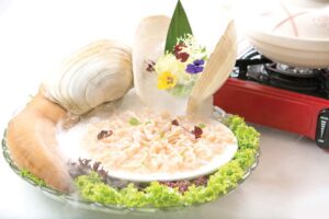Live Geoduck Sashimi with Superior Stock Steamboat 2_MR